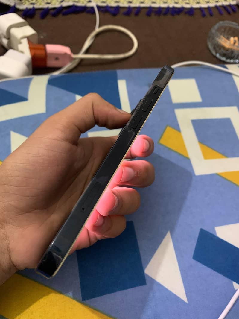 Apple iPhone 13 6