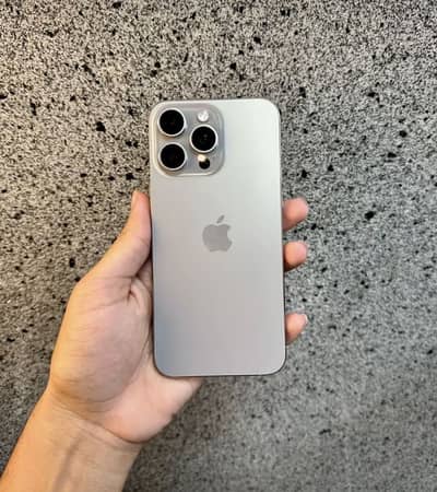 iPhone 15 Pro Max 256GB jv 86% BH  Natural display massage