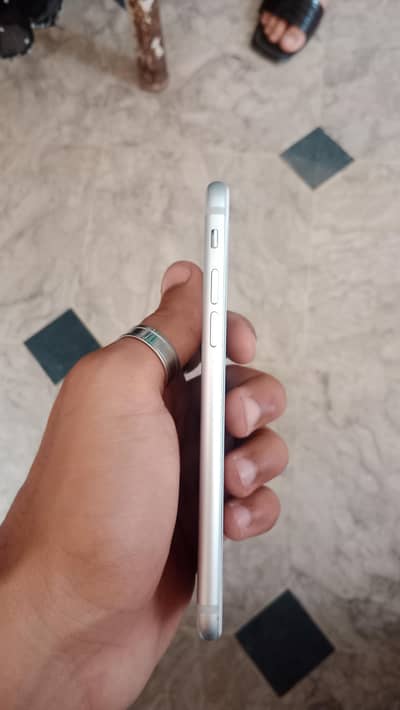 Apple iPhone 7