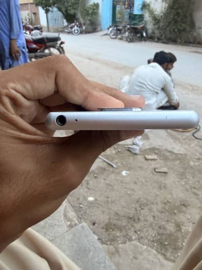 Sony Xperia 8