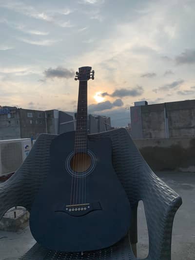 BLACK ACOUSTIC CUTAWAY GUITAR WITH BAG, CAPO, STRAP