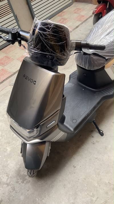 Revoo electric scootty