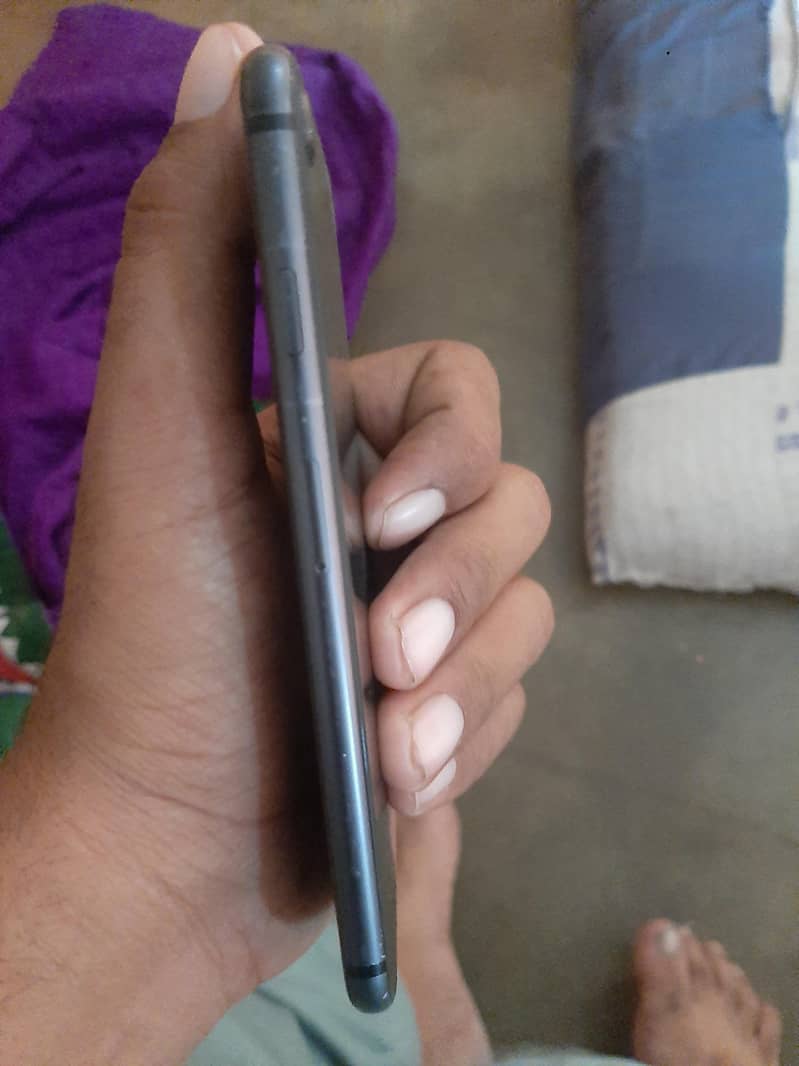 Apple iPhone 8 6