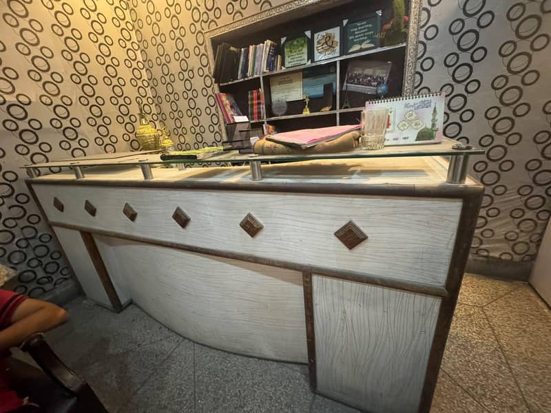 reception counter 1