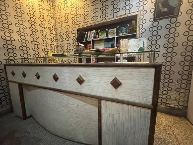 reception counter 4