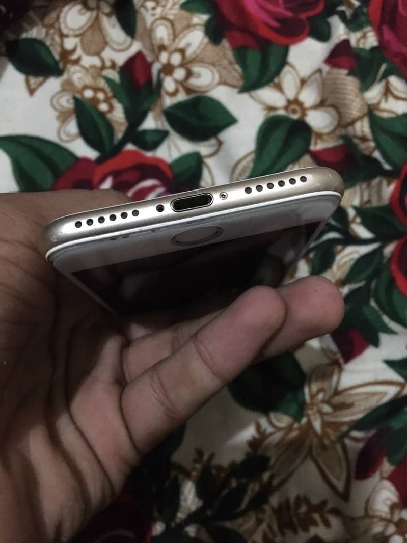Apple iPhone 7 1