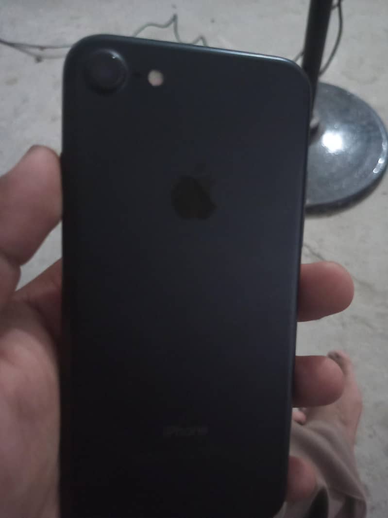 Apple iPhone 7 0