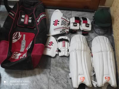 Cricket Kit, used 9/10 condition with full size kit bag, pads, helmet.