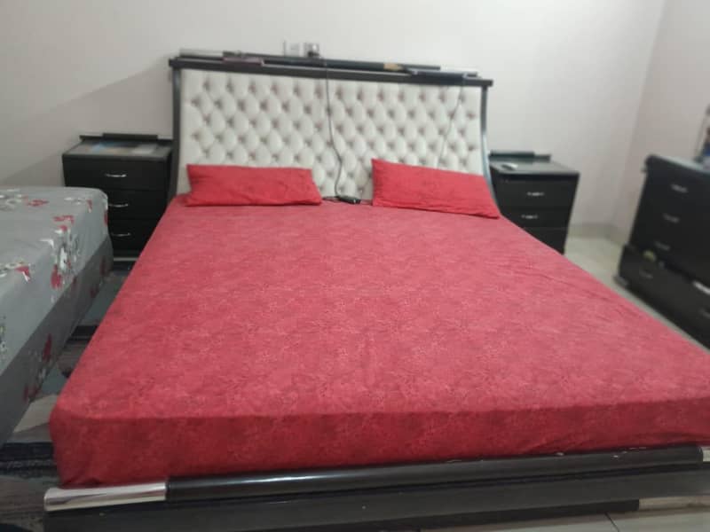 Master bed set 0