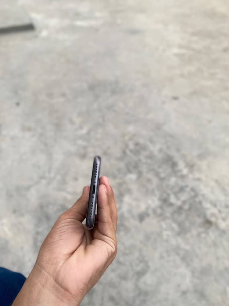 Apple iPhone 8 1