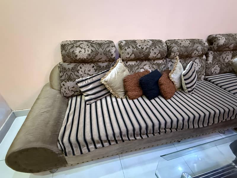 Good Condition Sofa set with table 1
