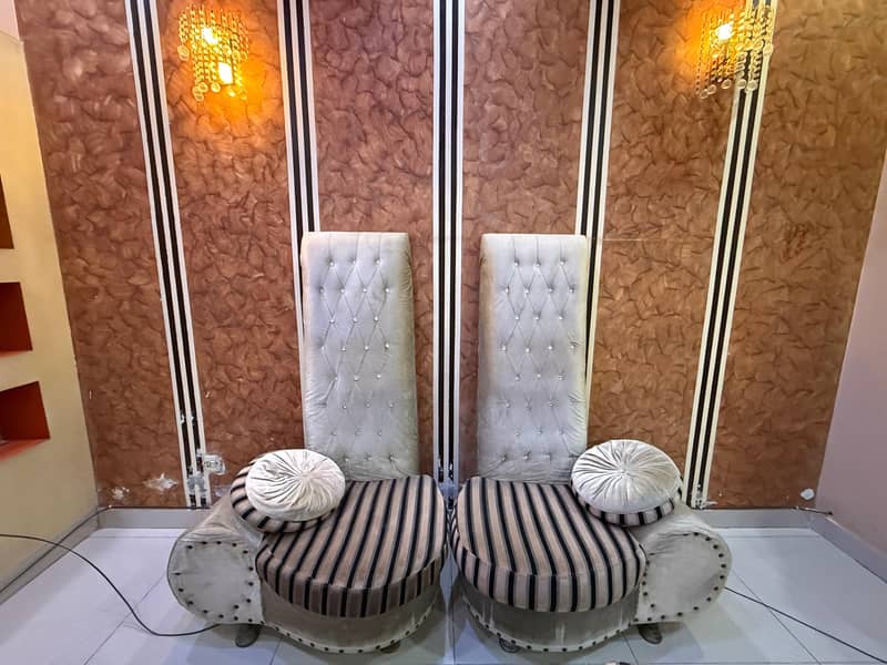 Good Condition Sofa set with table 4