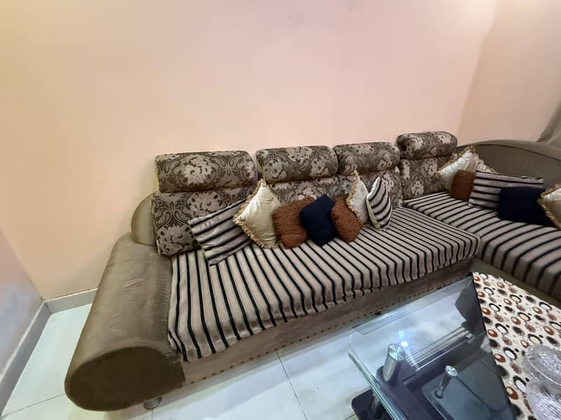 Good Condition Sofa set with table 7