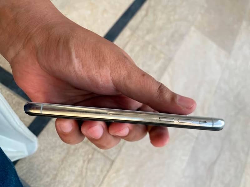 iPhone X 13