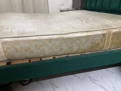 Urgent sale: diamond 8 inches queen size spring mattress
