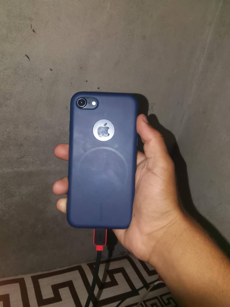 Apple iPhone 7 1