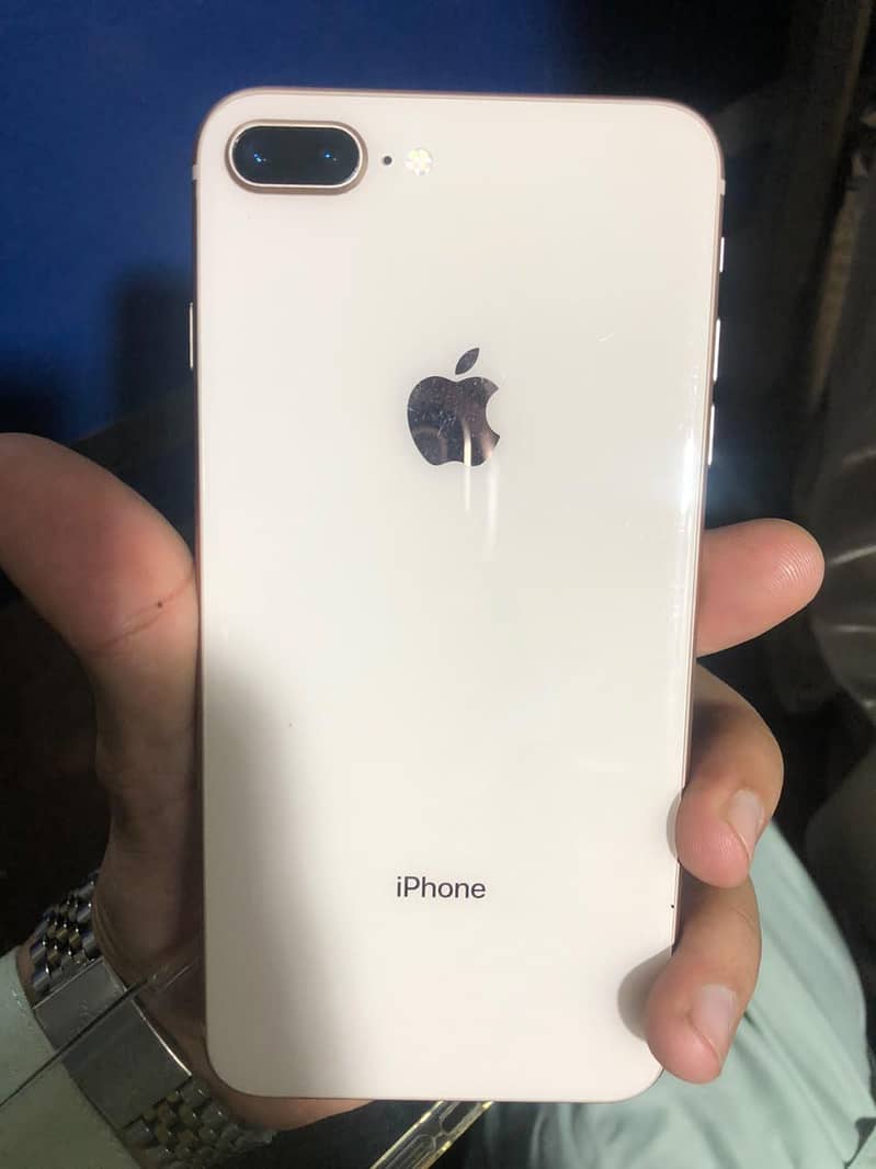 Apple iPhone 8 Plus 1