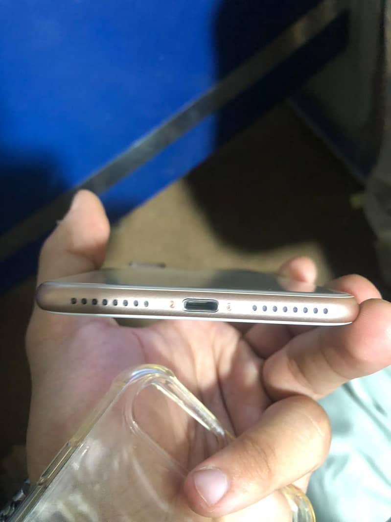 Apple iPhone 8 Plus 4