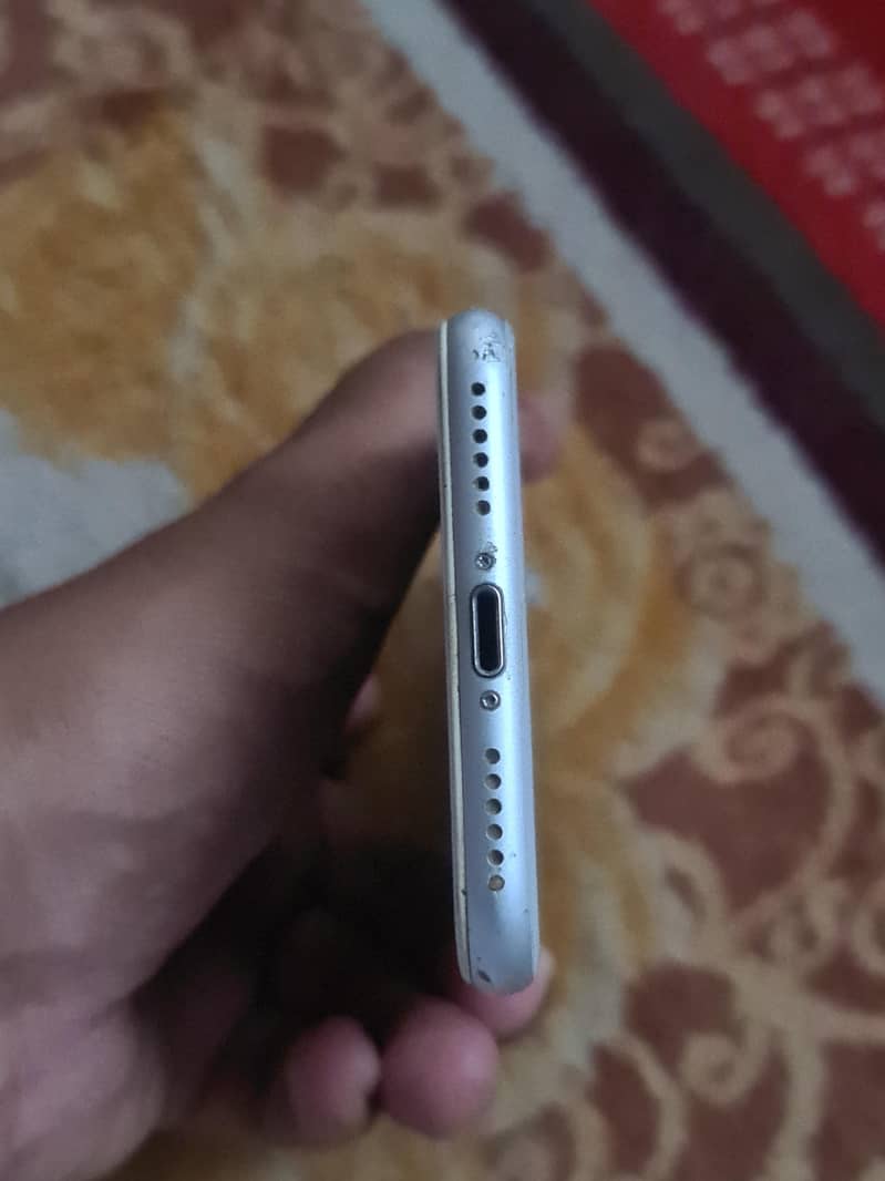 Apple iPhone 8 3