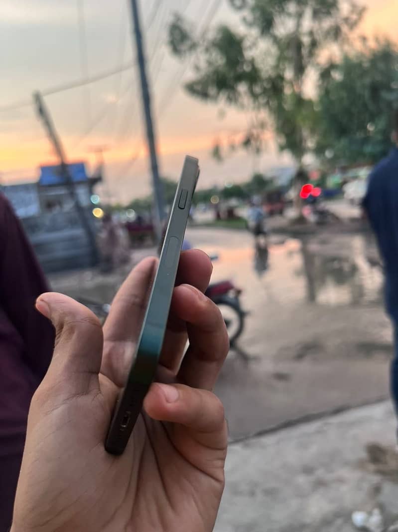iPhone 13 2