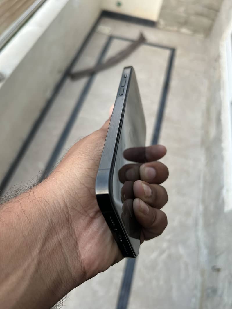 iPhone 14 Pro Max 4
