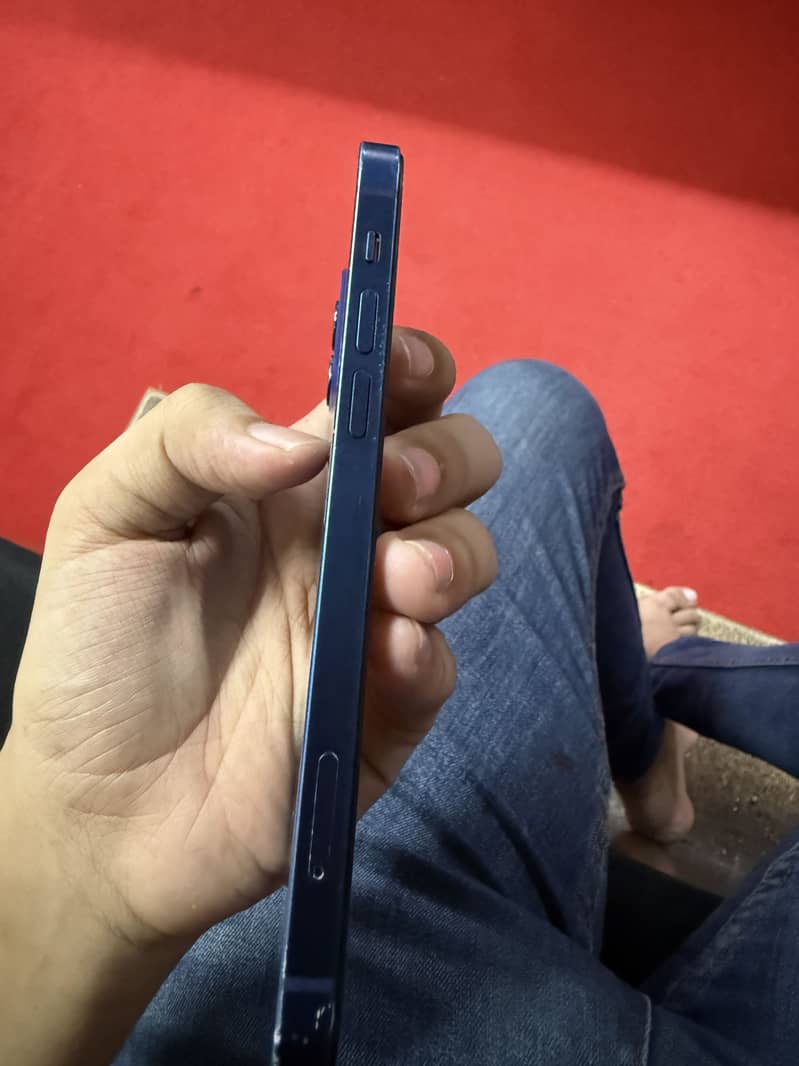 Apple iPhone 12 3