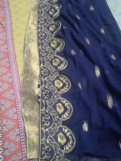 new dress he medium saiz he 2gente serp pehna he