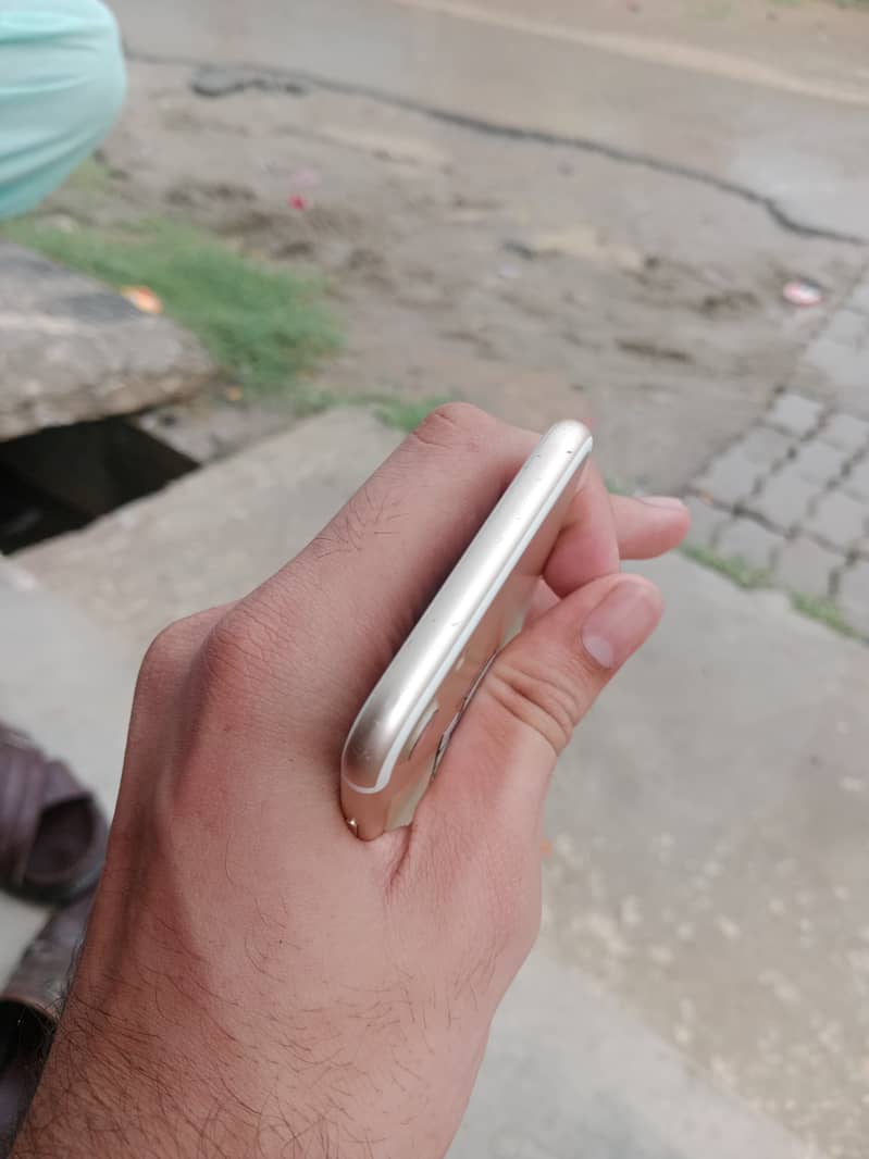 iPhone 7 4