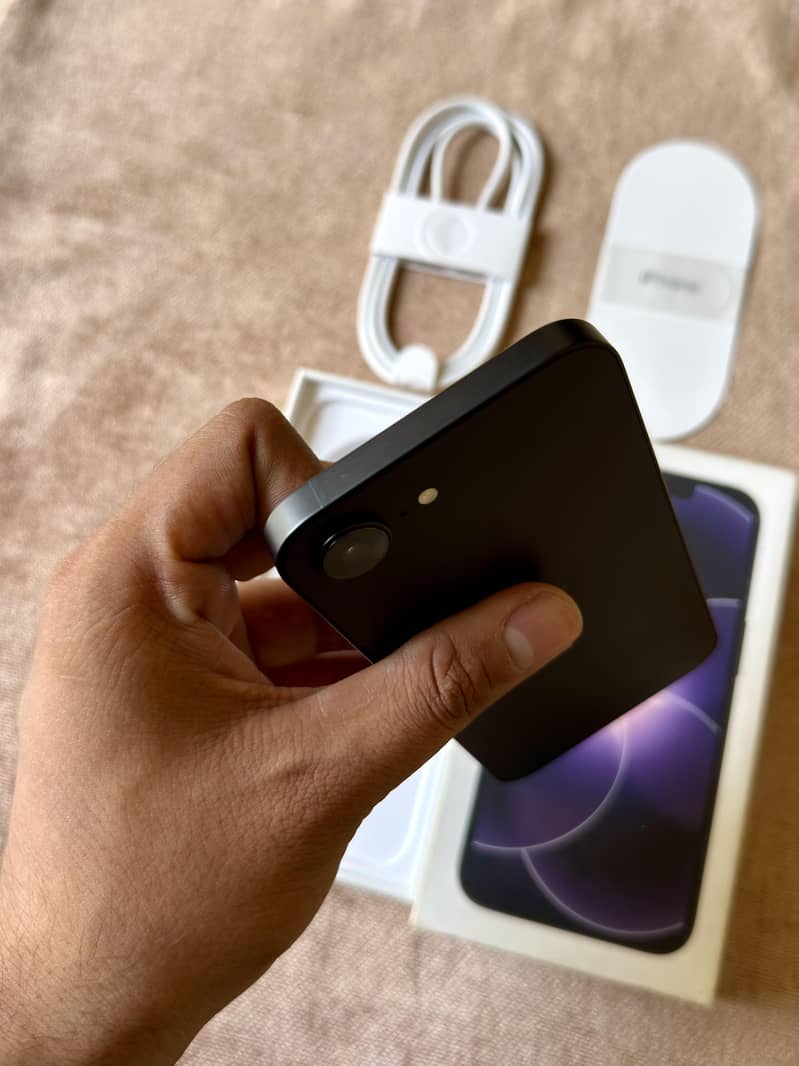 iPhone 17e Complete Box 5