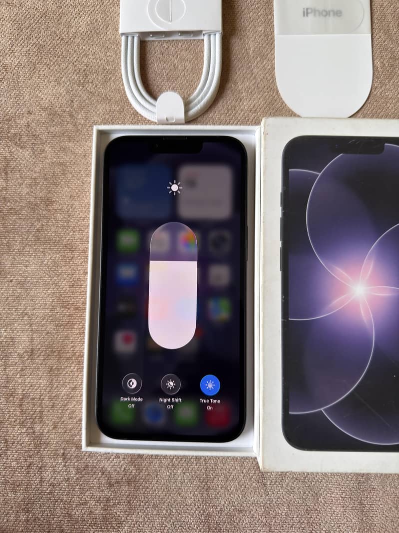iPhone 17e Complete Box 7