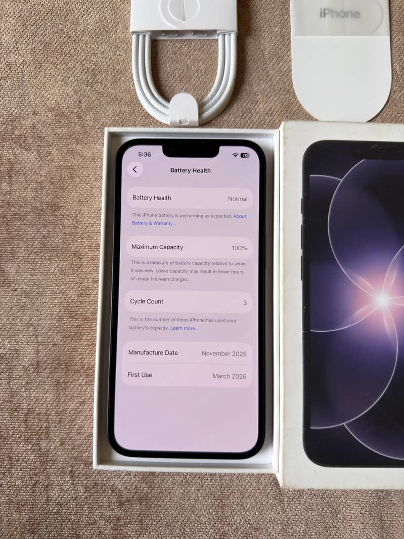 iPhone 17e Complete Box 8