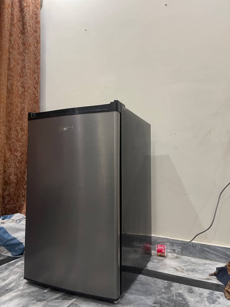 Mini Refrigerator 9