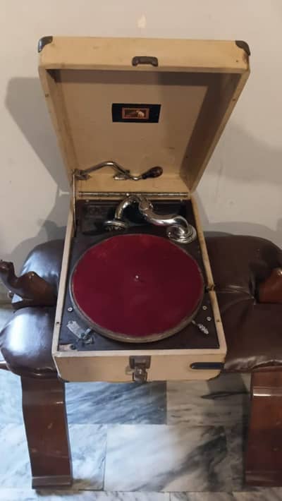 Vintage Portable Gramophone / Wind-up Record Player
