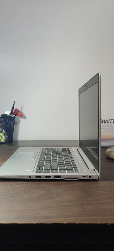 HP Elitebook Ryzen 3 pro 3300U 2GB Vega 6 2GB graphics