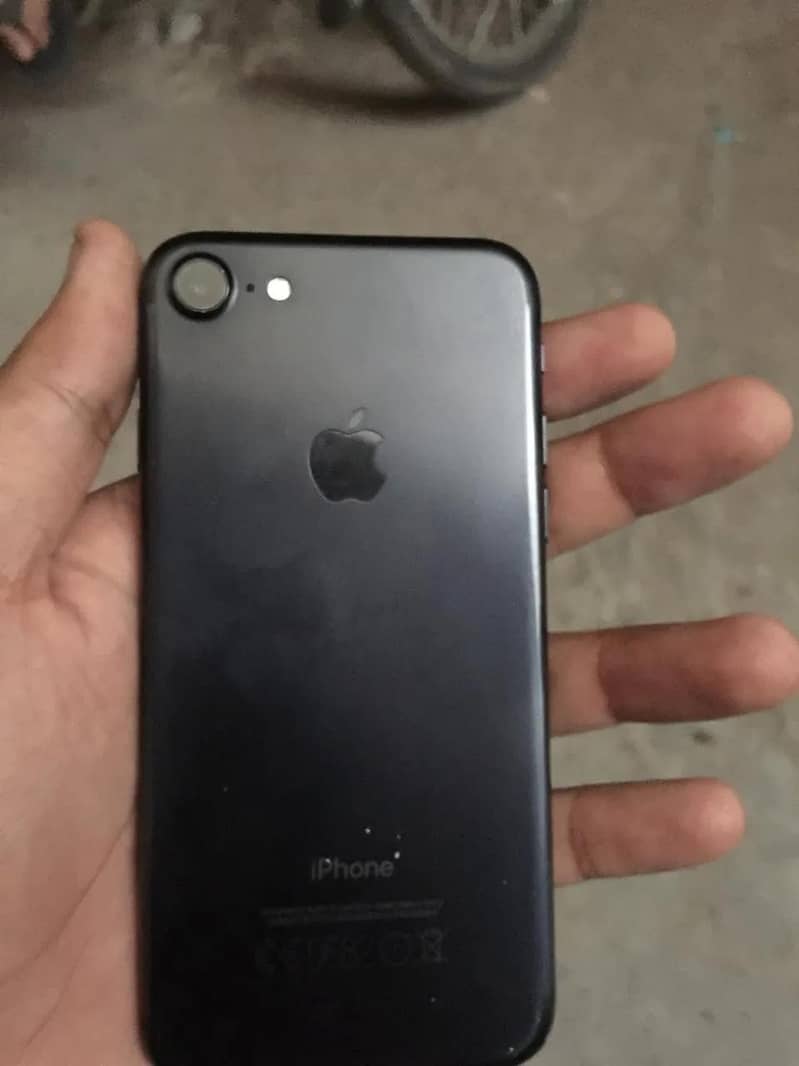 Apple iPhone 7 0