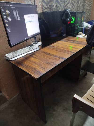 Wood Computer Table | 4 X 2 | 9/10