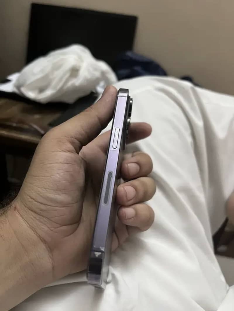 iPhone 14 Pro 4