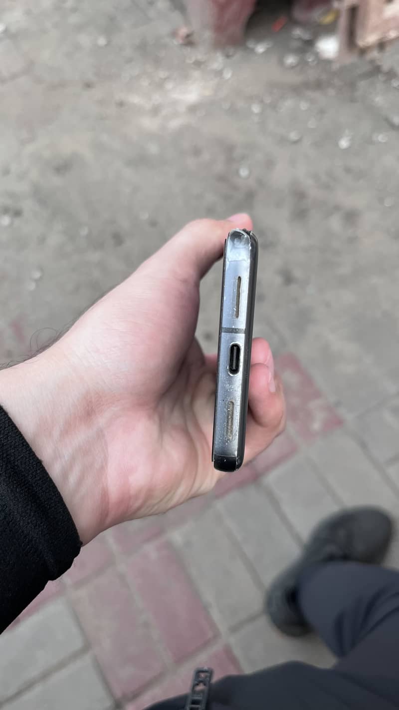 Google Pixel 8 4