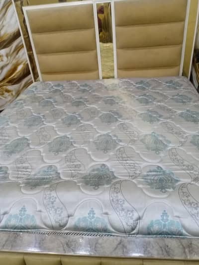 King Size Double Bed Mattress in Excellent Condition for Sale