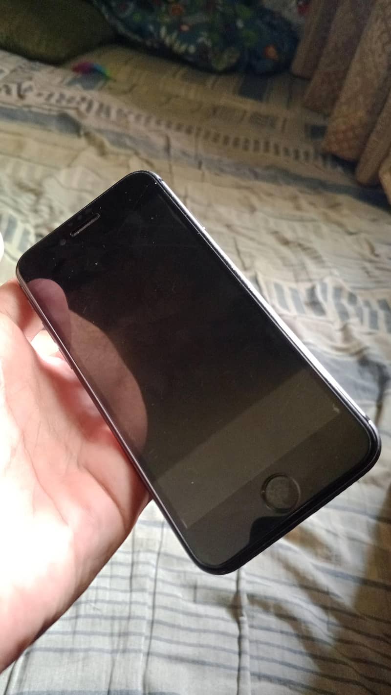 Apple iPhone 8 6