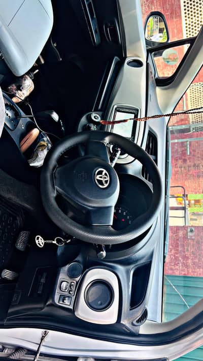 Toyota Vitz 2012