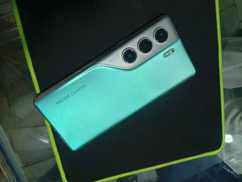 Tecno CAMON 40 Pro 0