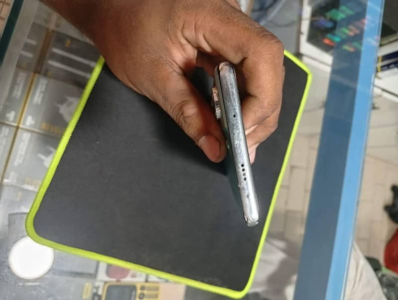Tecno CAMON 40 Pro 4