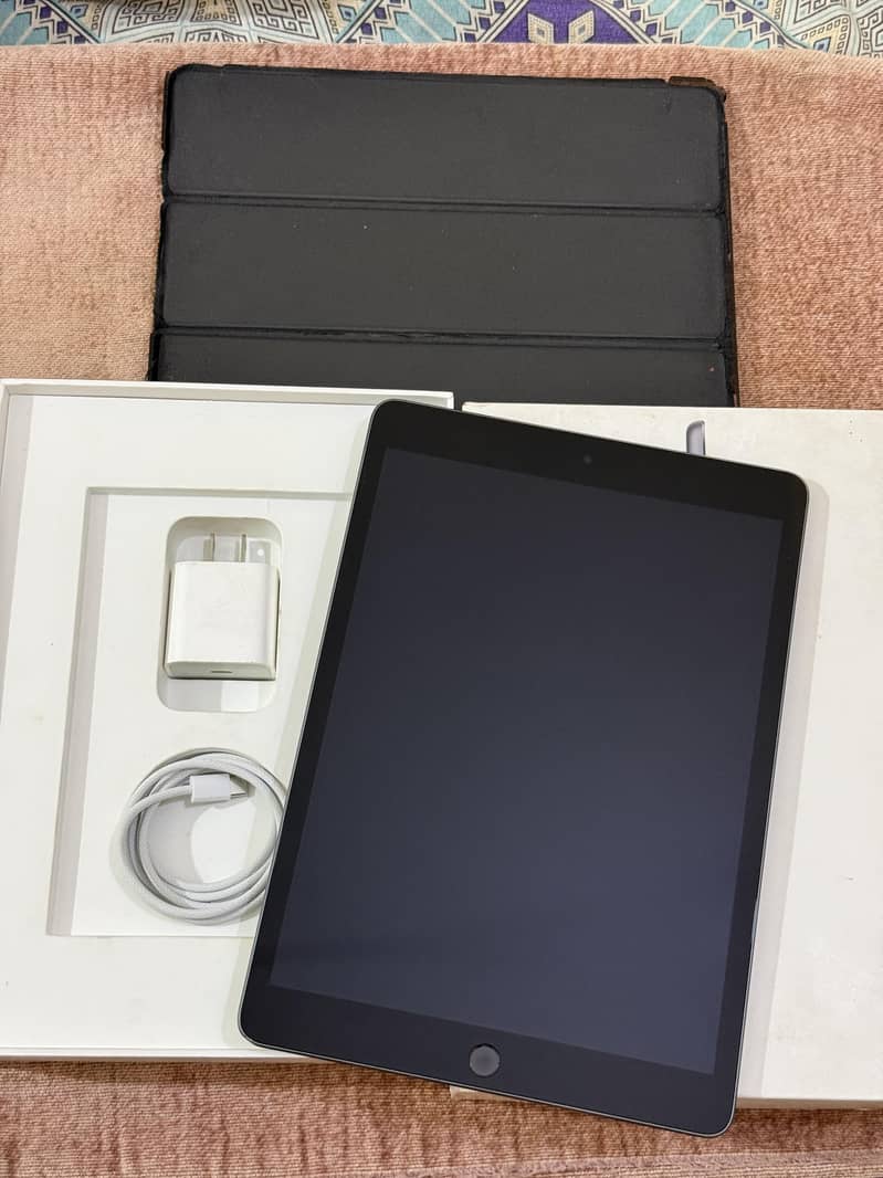 iPad 9th Gen Complete Box 6