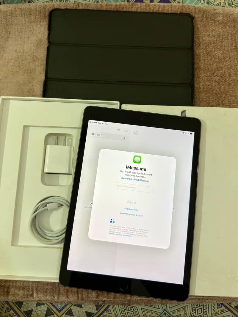 iPad 9th Gen Complete Box 8
