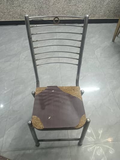 kursi hen aur center table