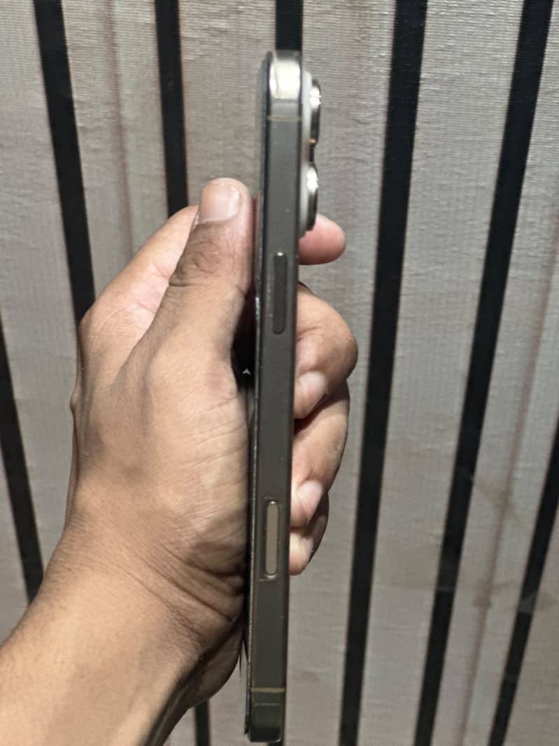 Apple iPhone 16 Pro Max 3
