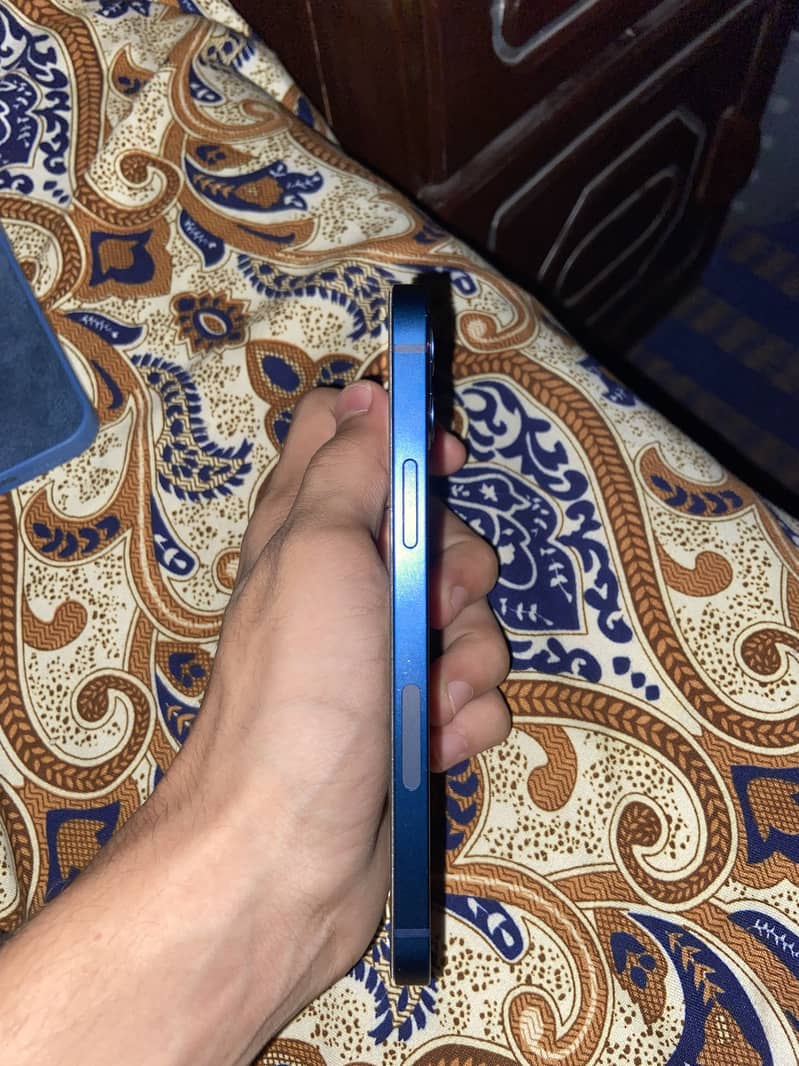 Apple iPhone 12 3