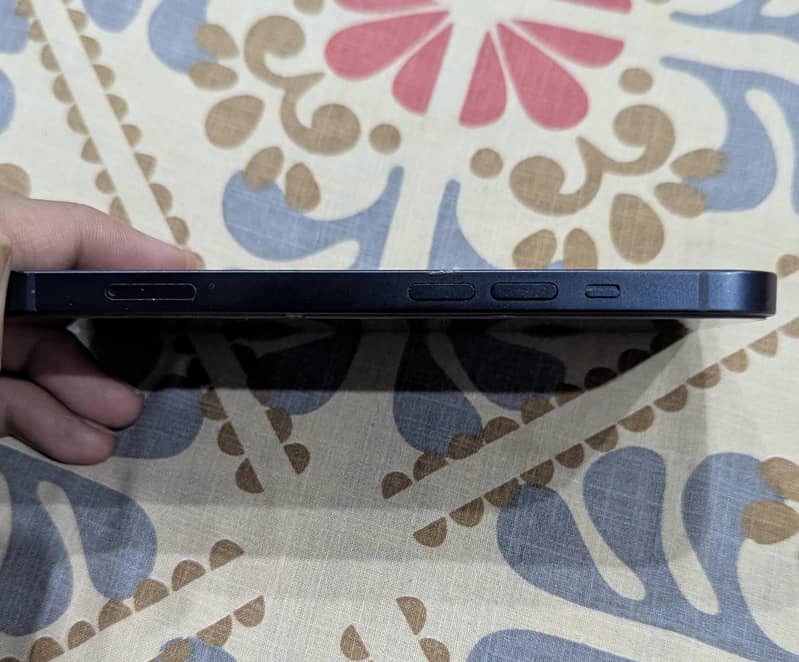 Apple iPhone 13 4