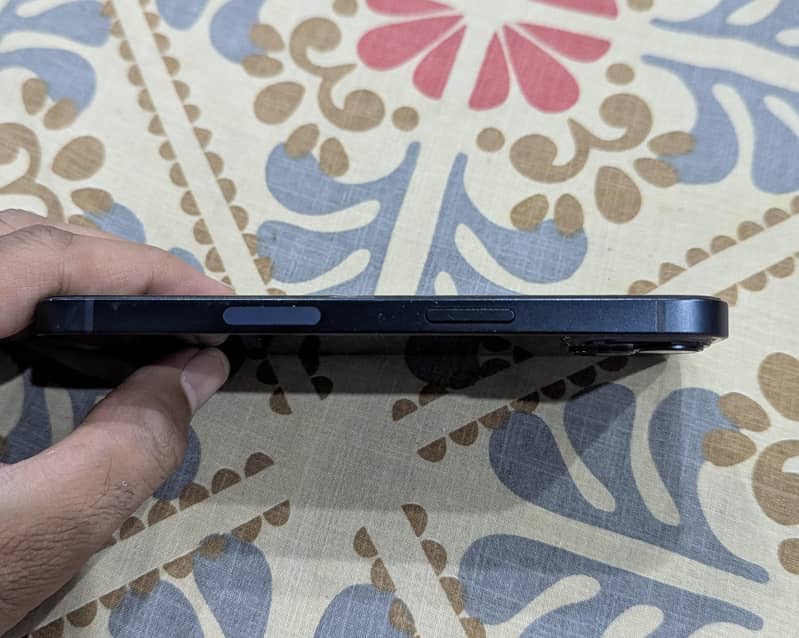 Apple iPhone 13 5